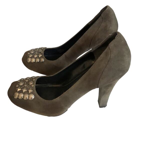 BCBG Grey Suede Pumps Silver Studs High Heels Leather Designer Retro 9.5 NWOT - Picture 1 of 14